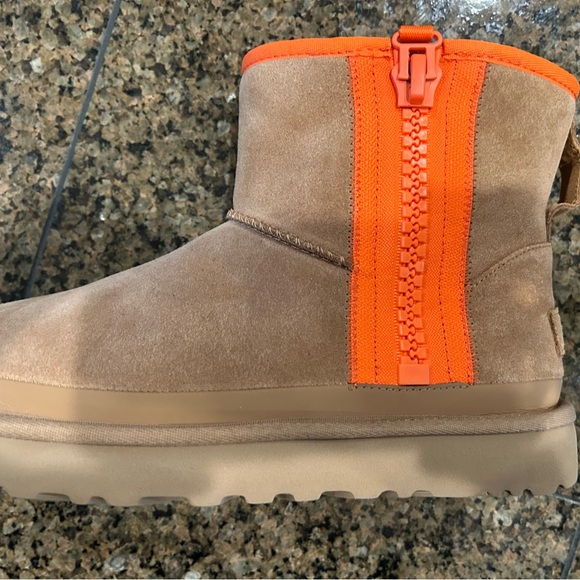 Ugg side zip boot, size 9.  Chestnut with orange tabs.  Great condition. - Picture 4 of 8